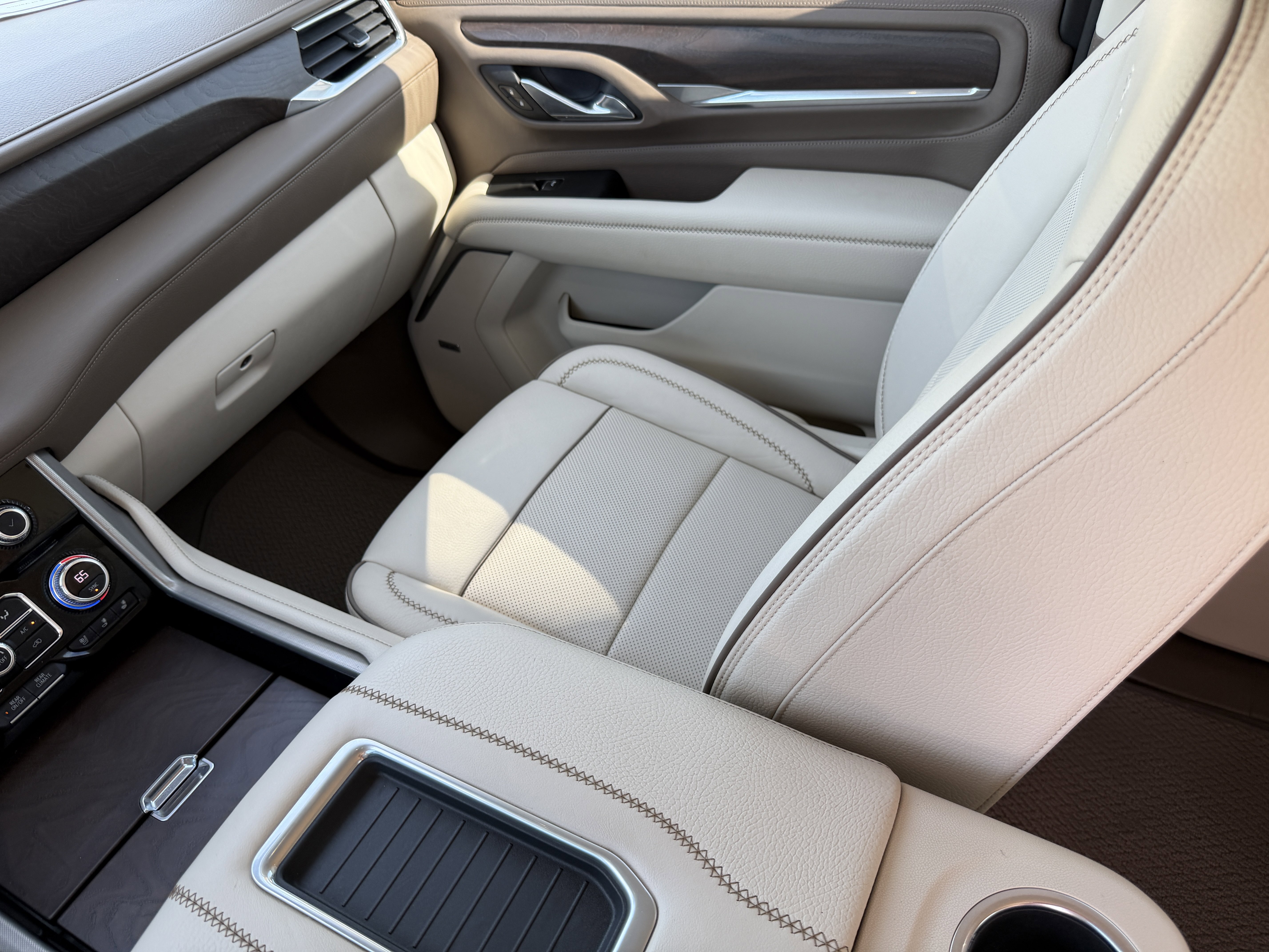 Used 2021 GMC Yukon Denali w/ Denali Premium Package image 17