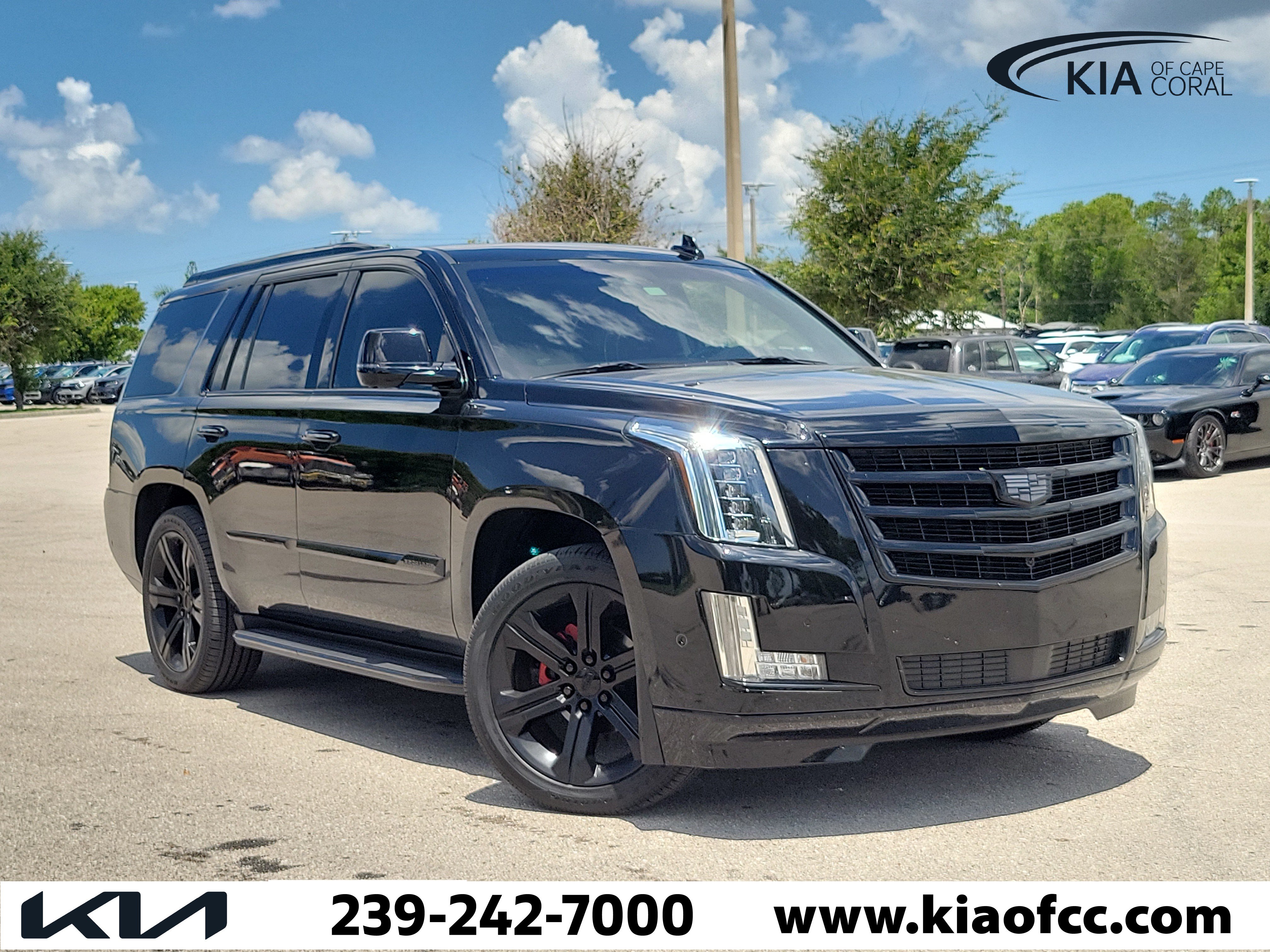 Used 2017 Cadillac Escalade Premium Luxury AWD/4WD image 1