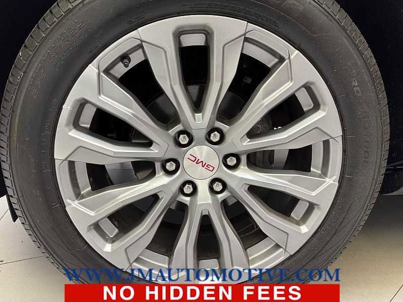 Used 2022 GMC Yukon XL Denali w/ Denali Premium Package image 9