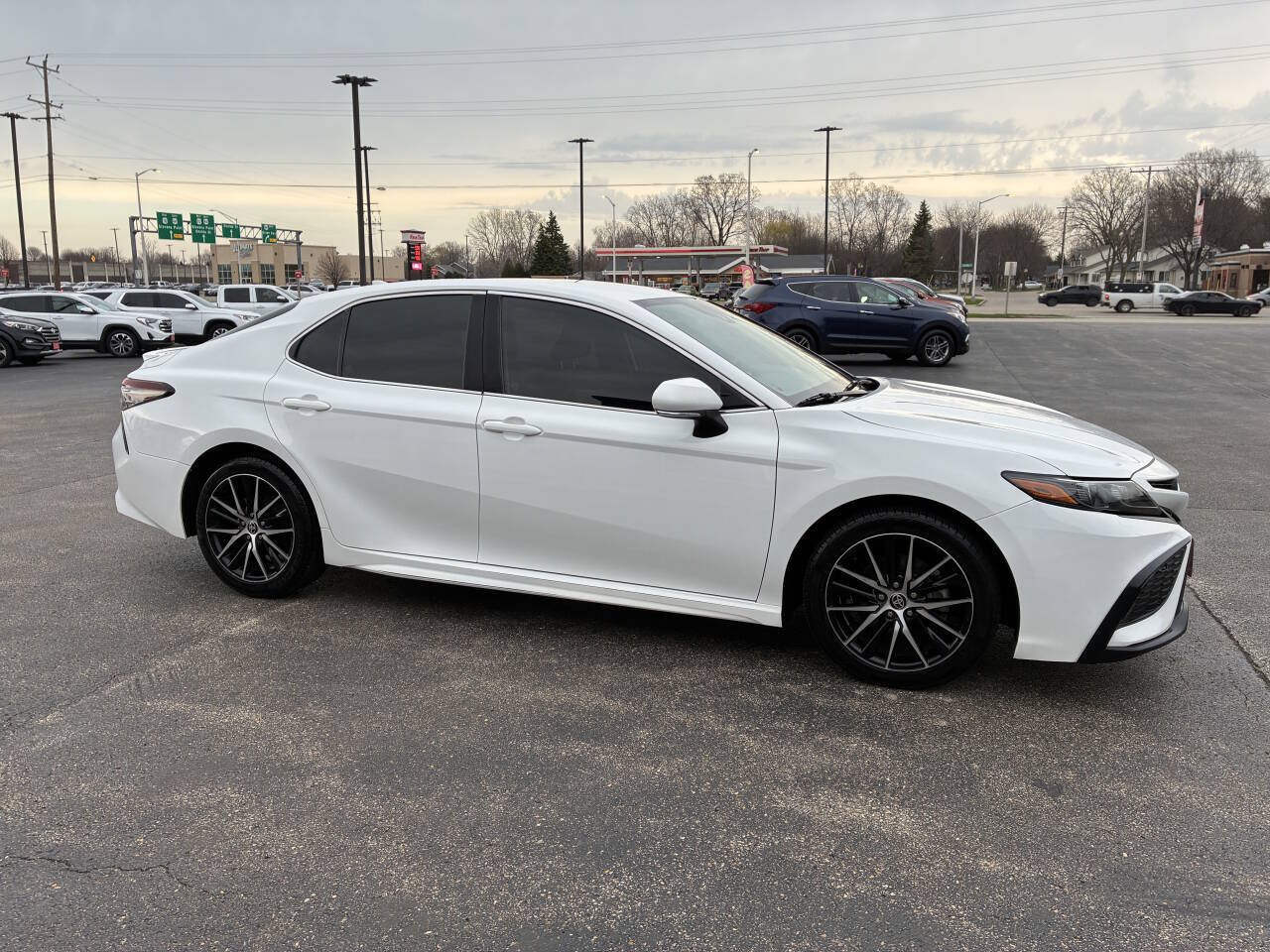 Used 2023 Toyota Camry SE FWD image 16