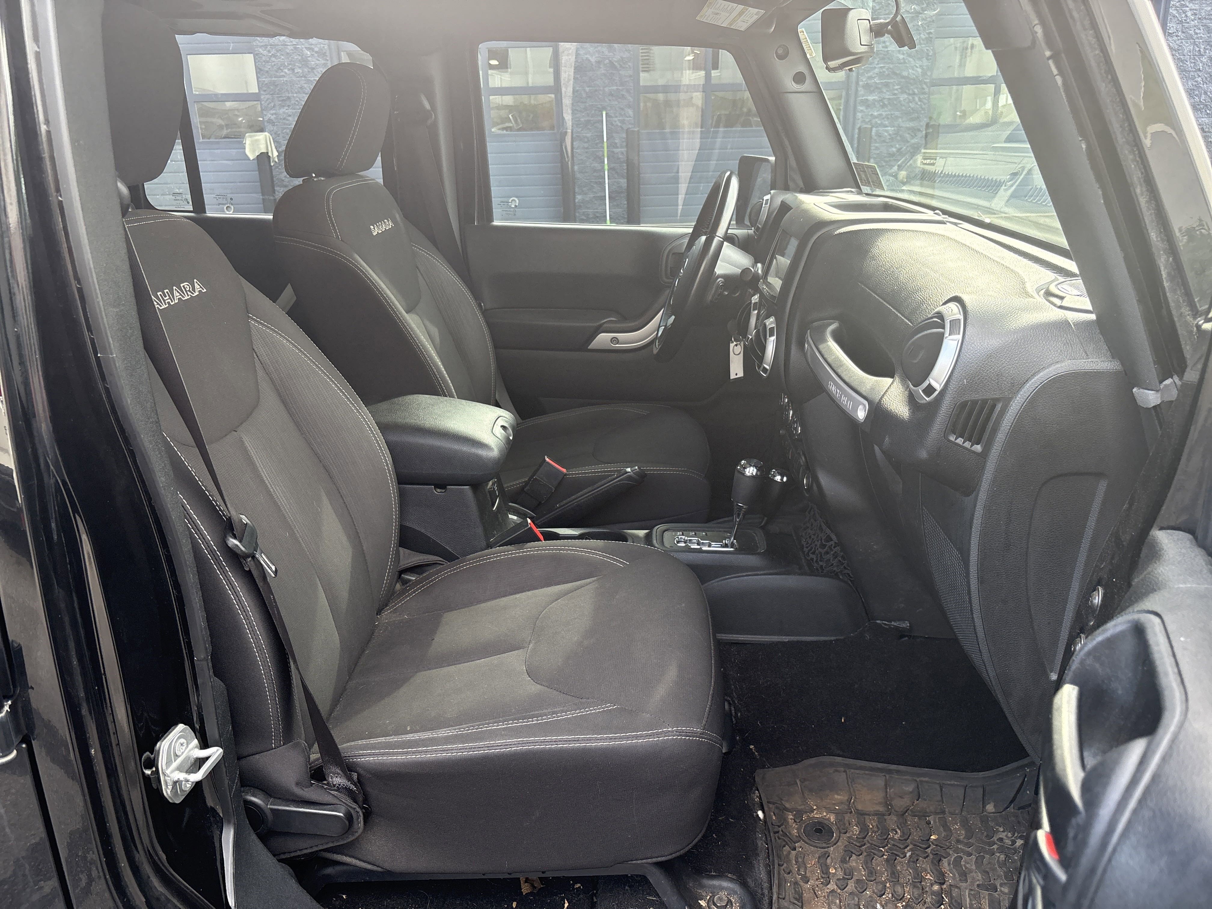 Used 2017 Jeep Wrangler Unlimited Sahara w/ Connectivity Group image 10