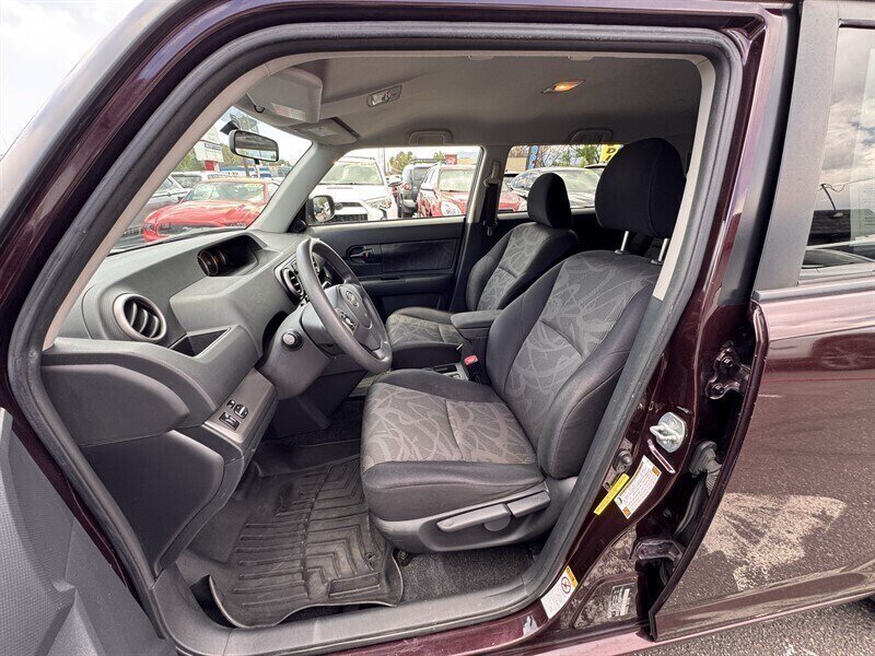 Used 2015 Scion xB FWD image 13