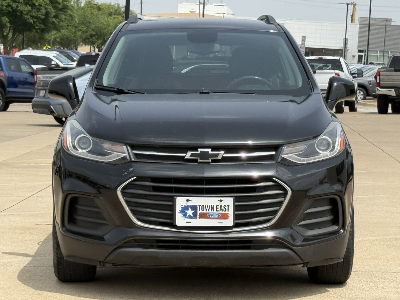Used 2021 Chevrolet Trax LT w/ Midnight Edition FWD image 11