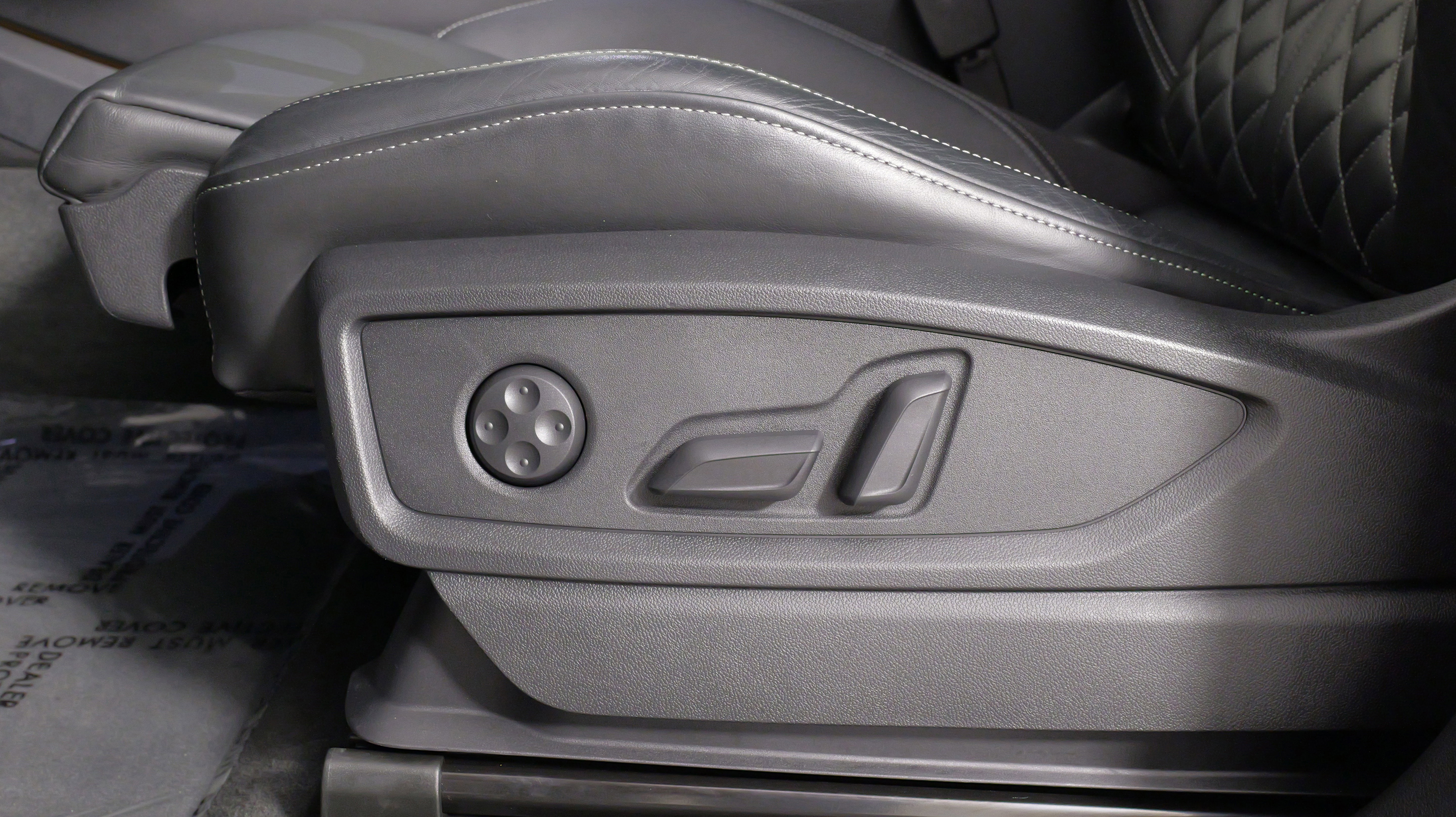 Used 2023 Audi SQ5 Prestige image 41