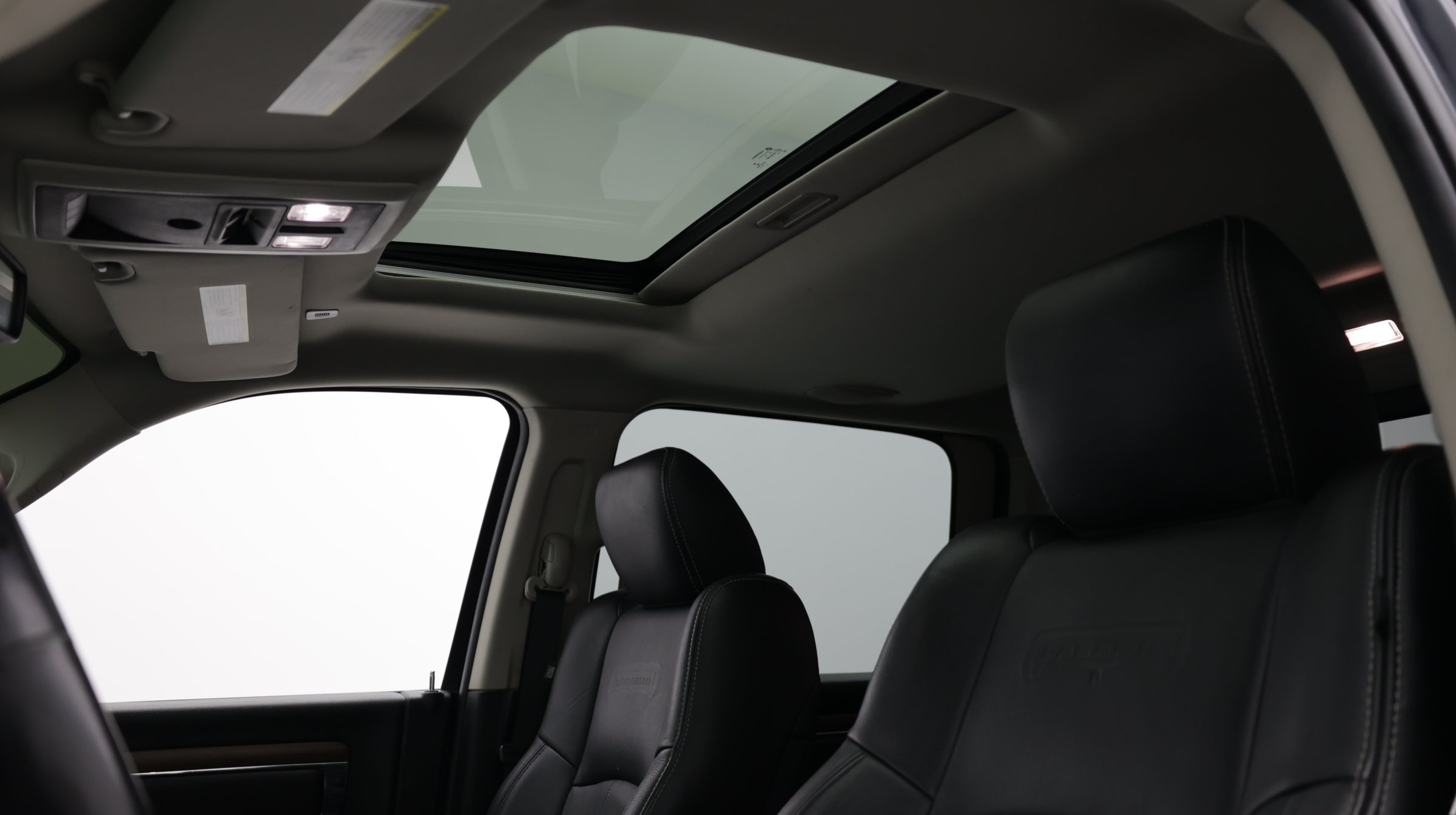 Used 2017 RAM 1500 Laramie w/ Convenience Group AWD/4WD image 5