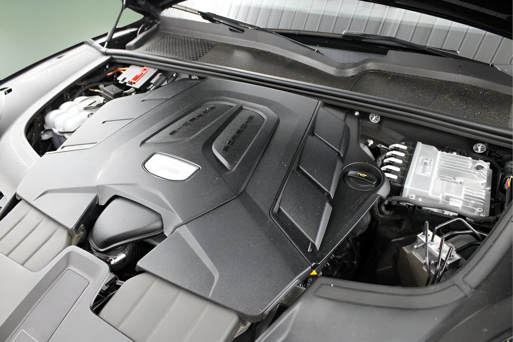 Used 2023 Porsche Cayenne AWD/4WD image 40