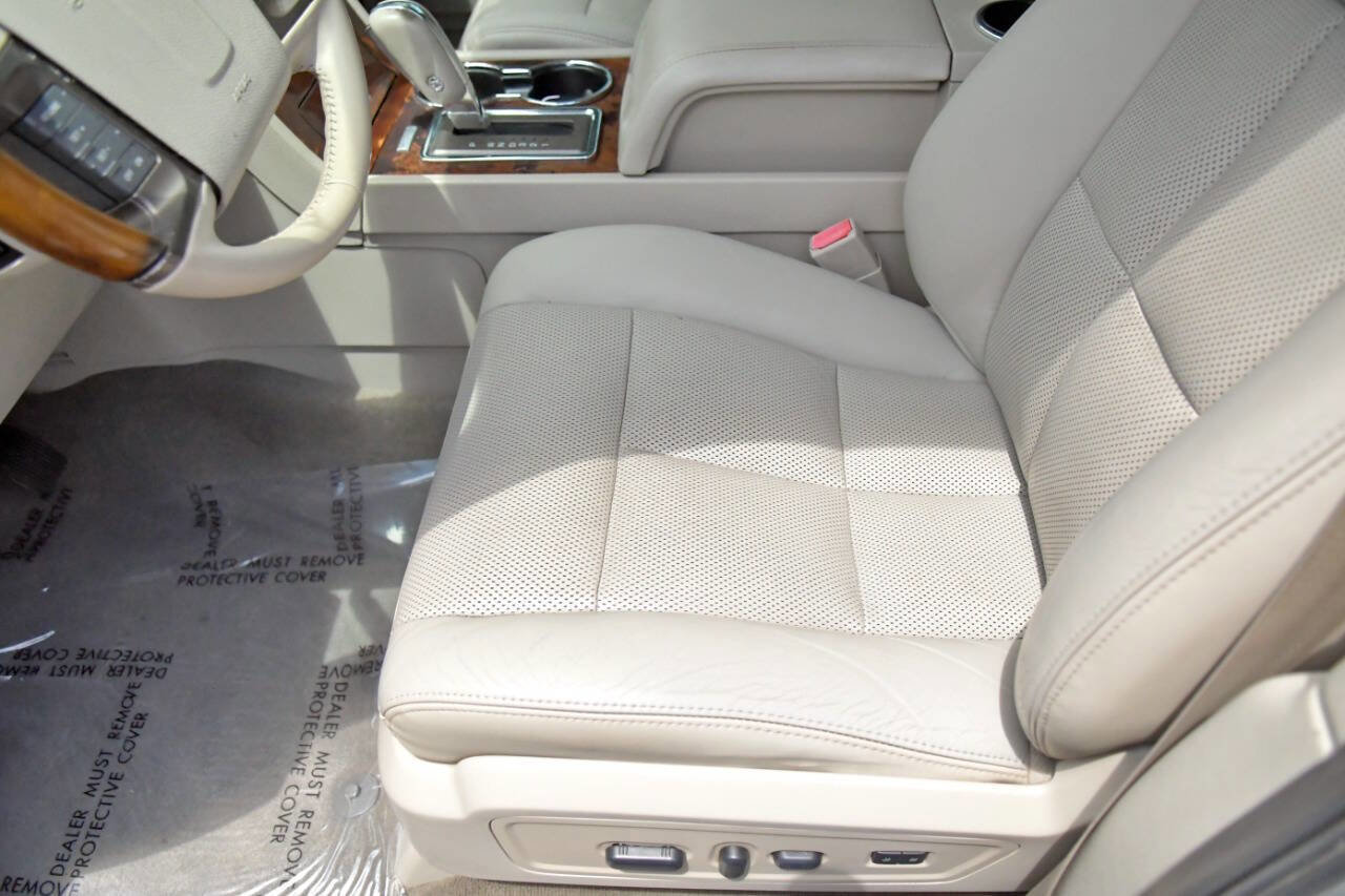 Used 2014 Lincoln Navigator Base 4x2 4dr SUV image 25