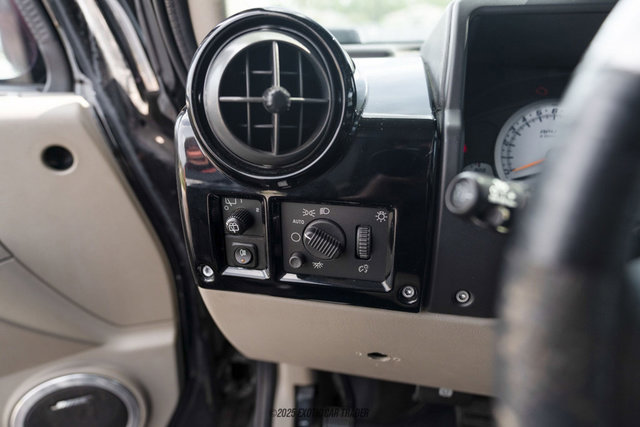 Used 2004 HUMMER H2 w/ Preferred Equipment Group image 31