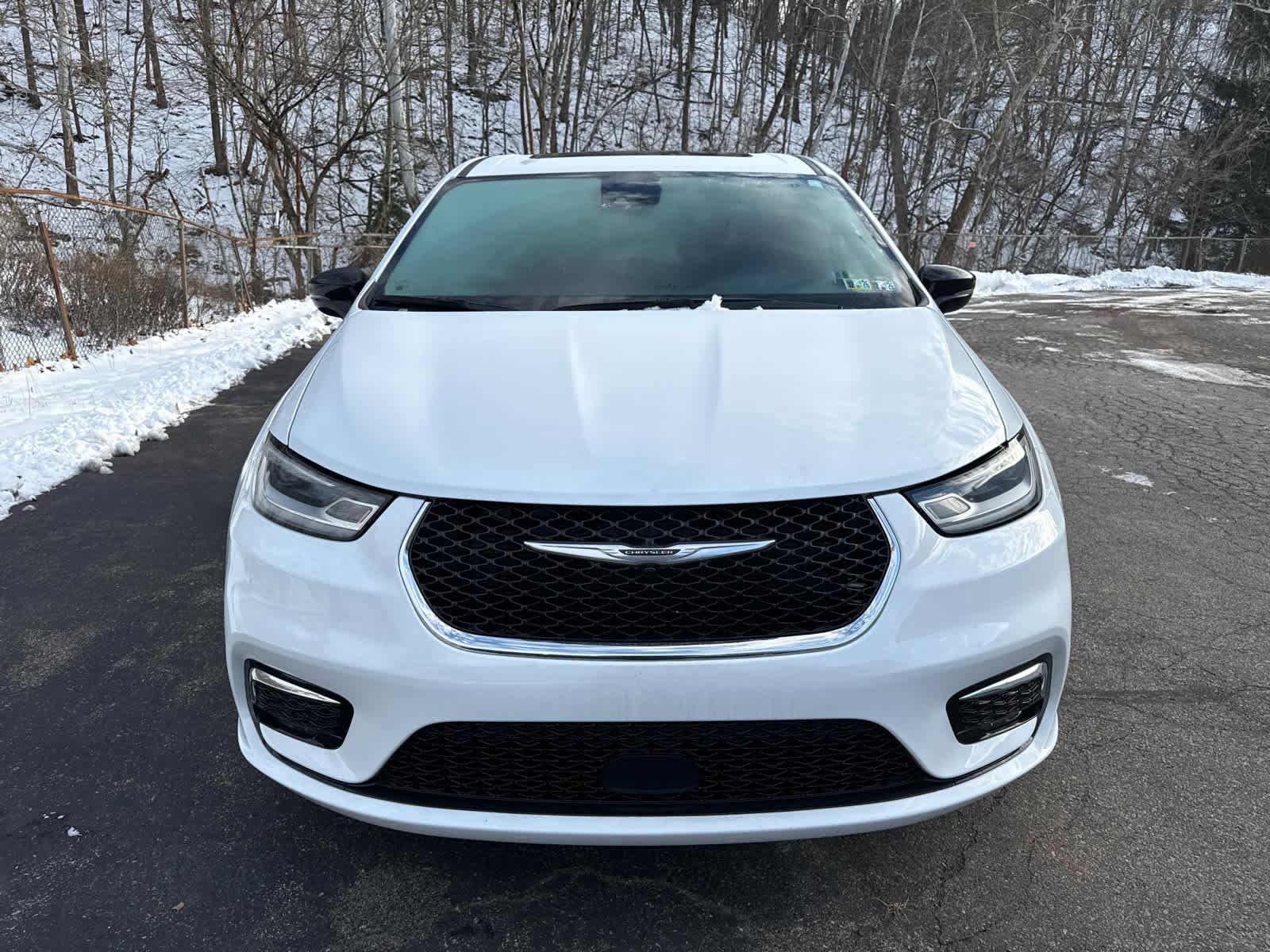 Used 2024 Chrysler Pacifica Limited image 9