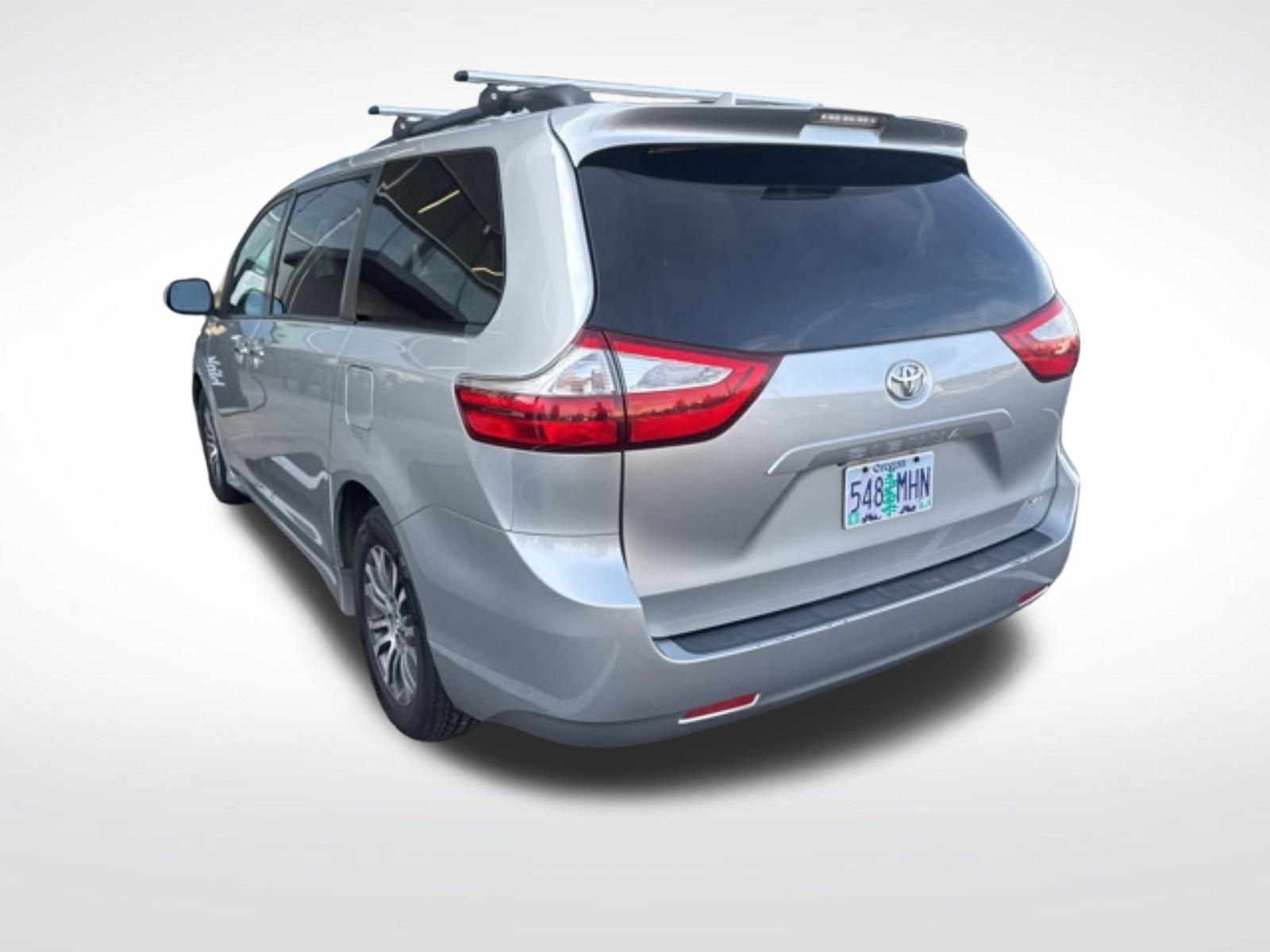Used 2019 Toyota Sienna XLE image 8