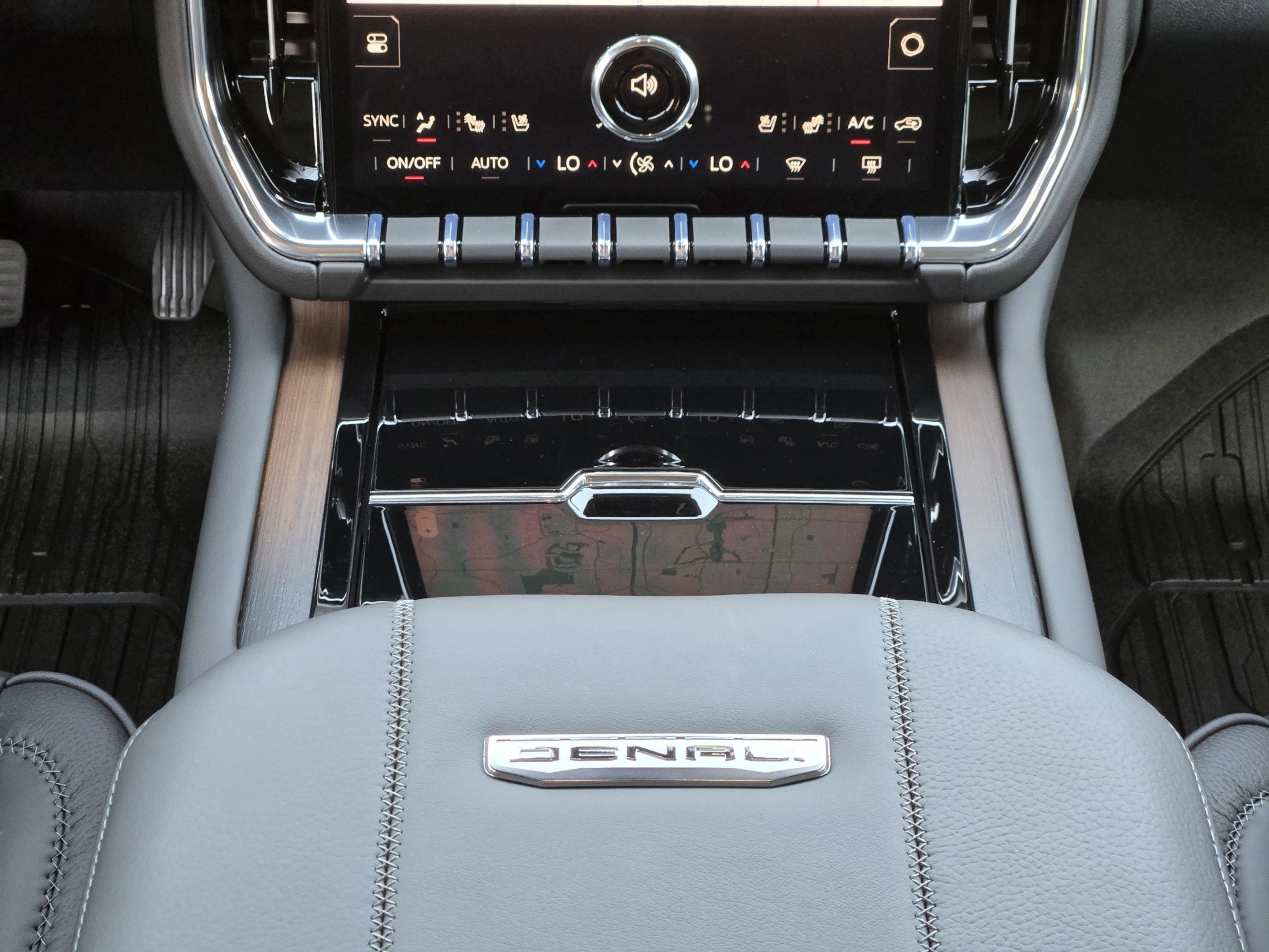 Used 2026 GMC Yukon Denali w/ Denali Reserve Package image 13