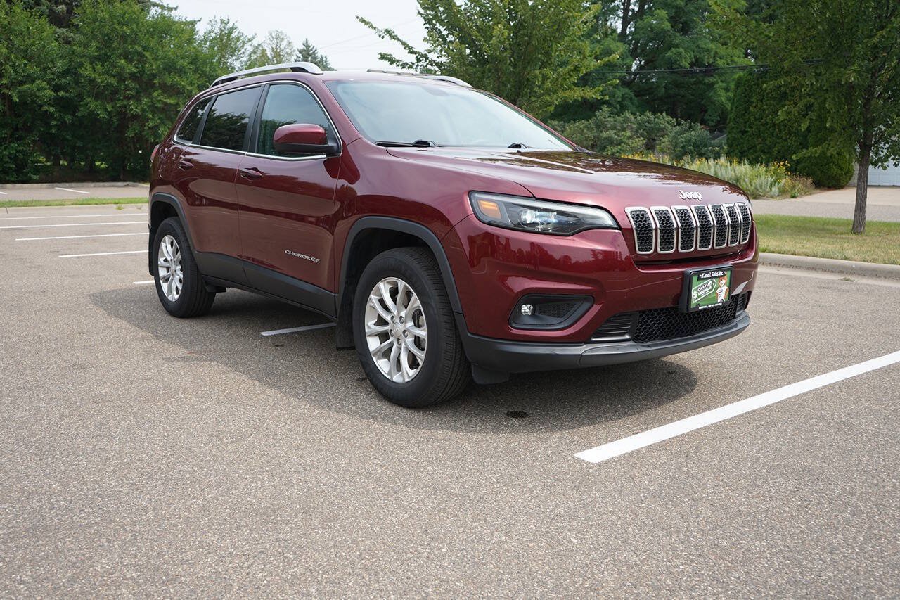 Used 2019 Jeep Cherokee Latitude w/ Cold Weather Group AWD/4WD image 3