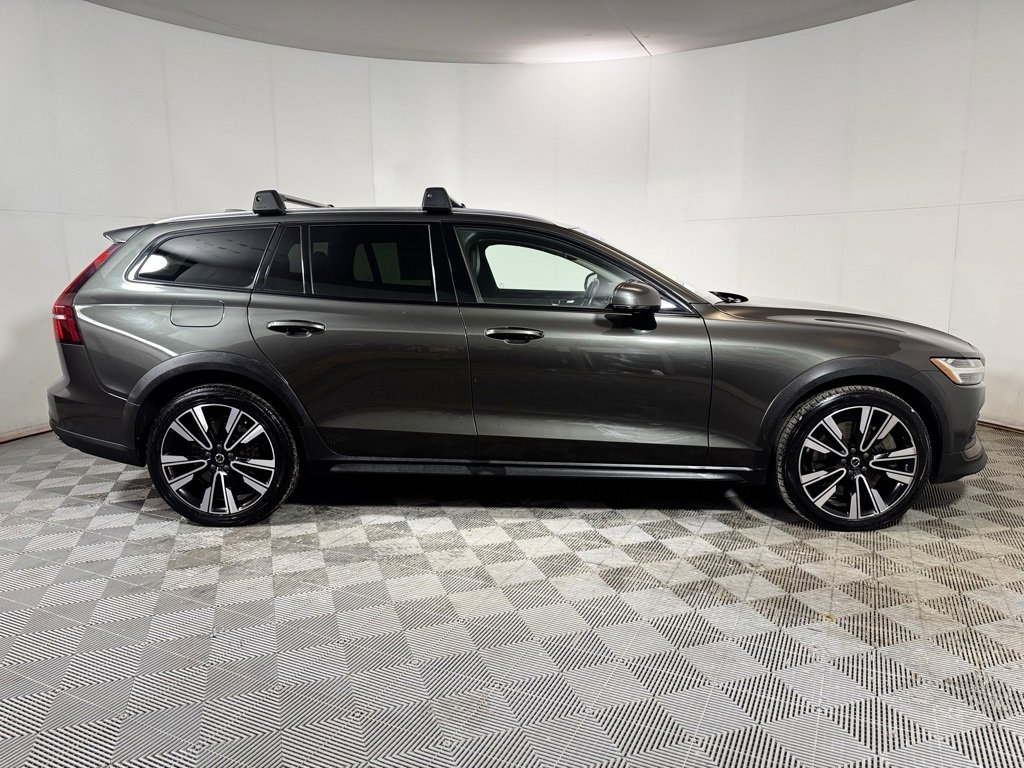 Used 2021 Volvo V60 T5 Cross Country w/ Protection Package image 6
