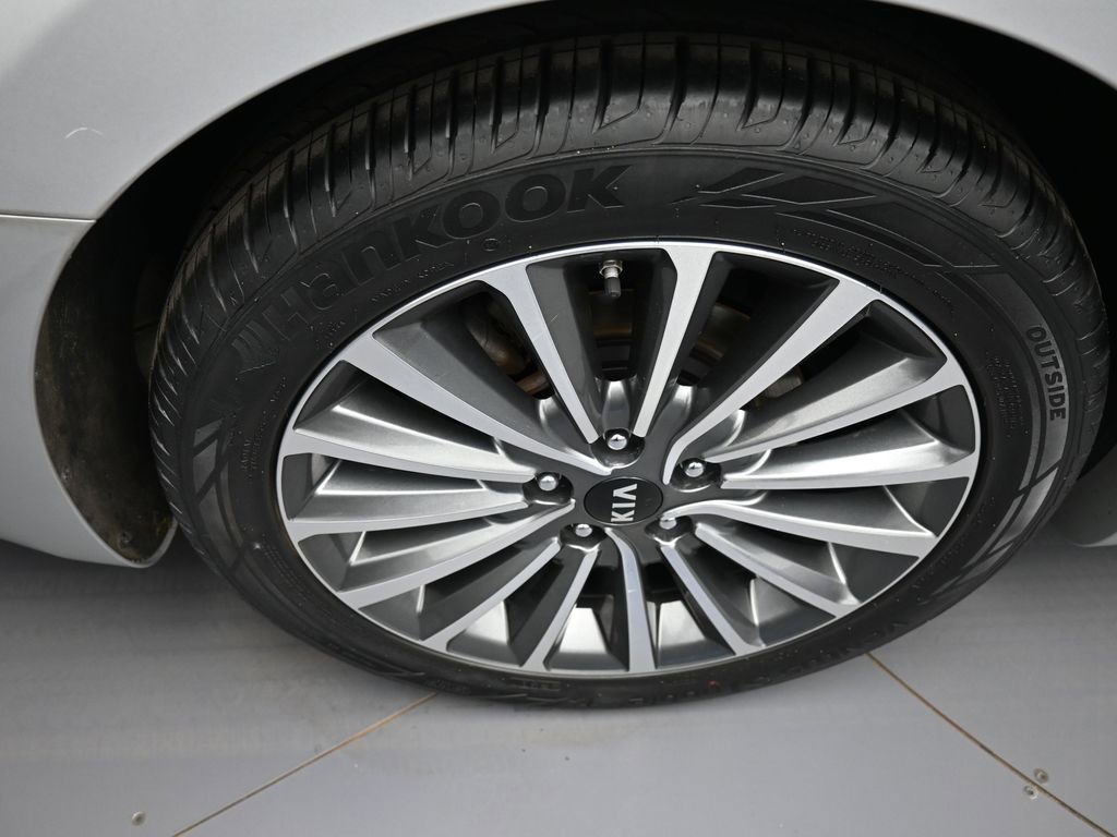 Certified 2017 Kia Cadenza Technology FWD image 12