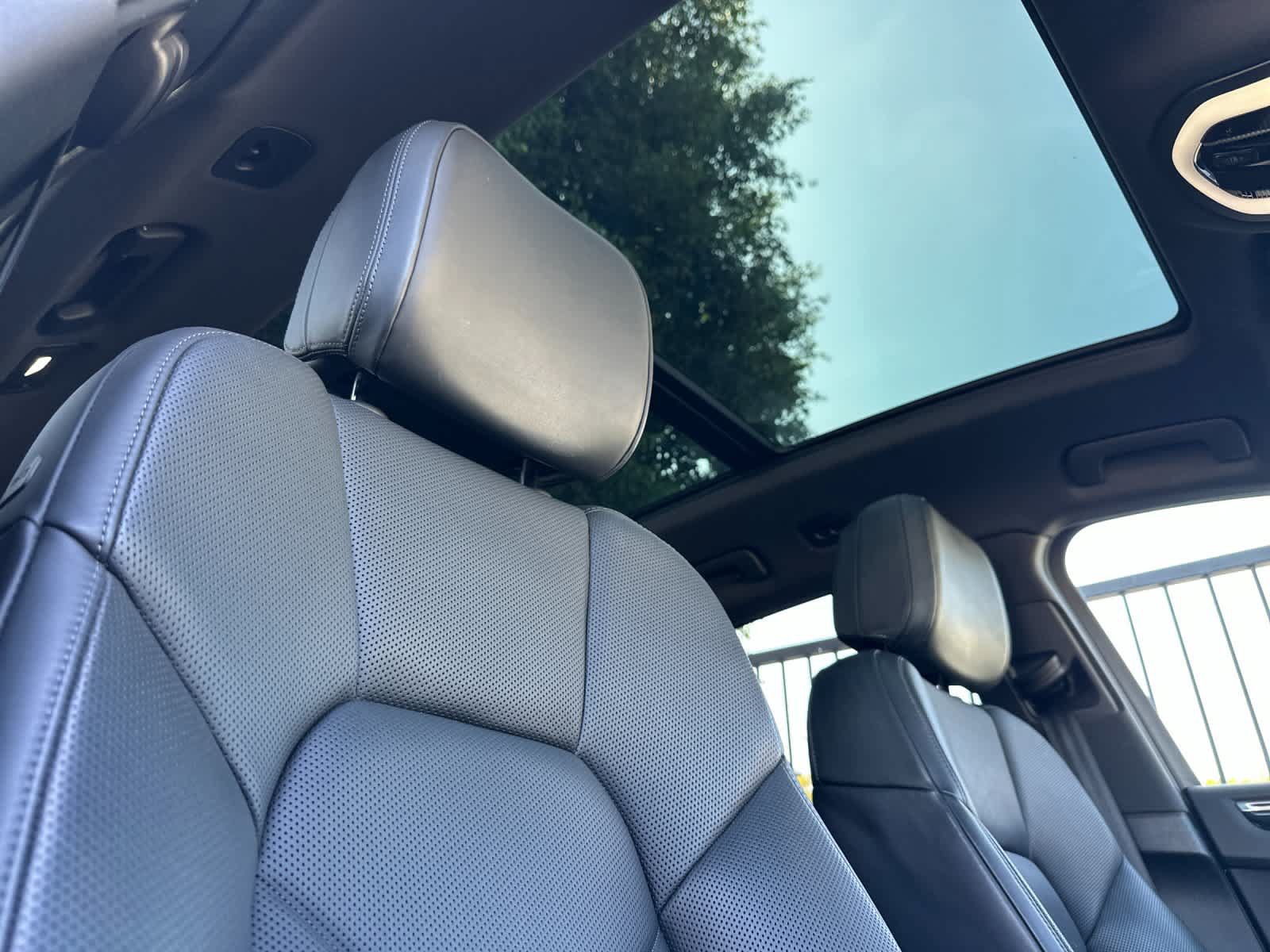 Certified 2023 Porsche Macan Turbo AWD/4WD image 18