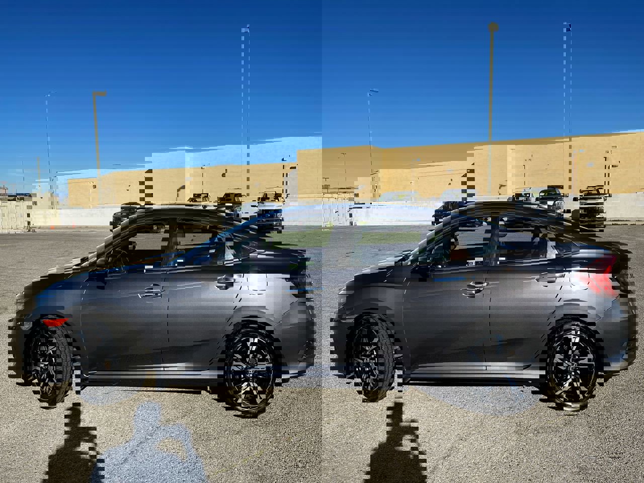 Used 2018 Honda Civic Touring image 4