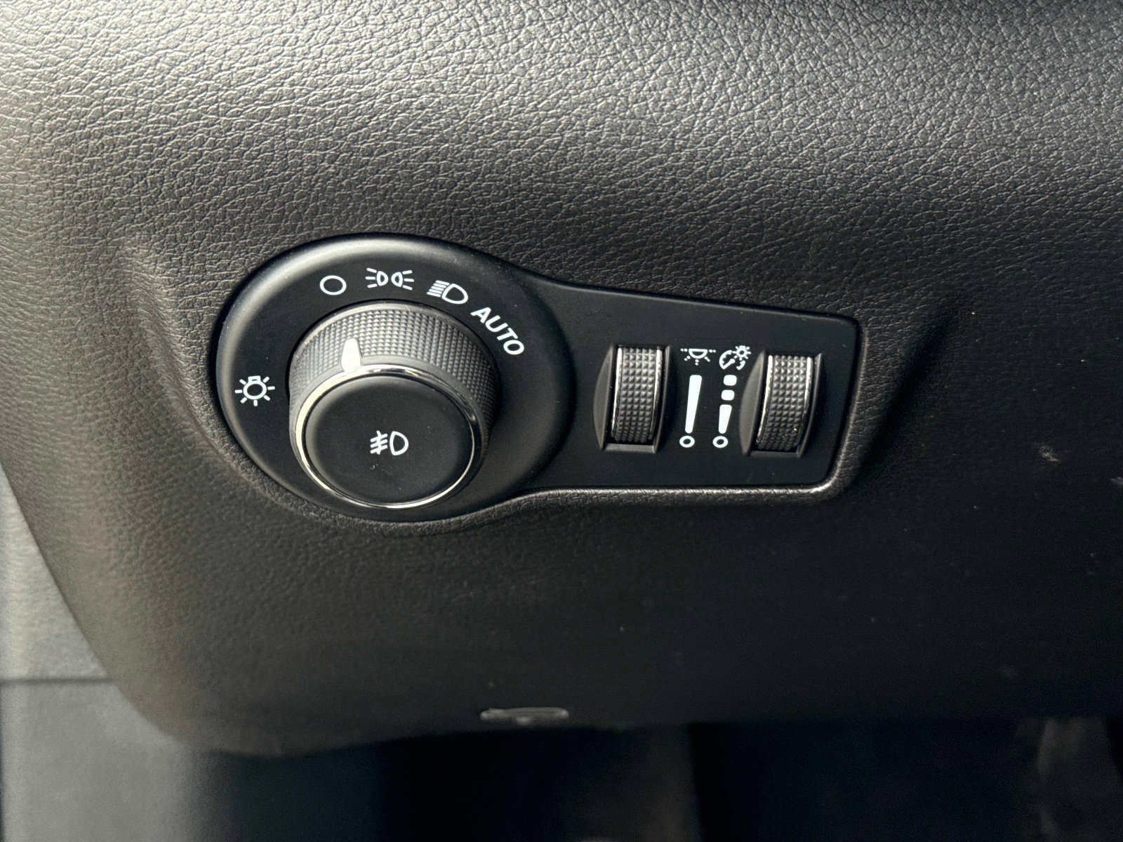 Used 2024 Jeep Compass Latitude image 31