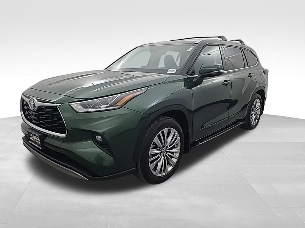 Used 2025 Toyota Highlander Platinum image 9