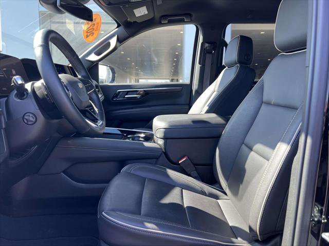 Used 2025 Chevrolet Suburban Premier AWD/4WD image 17