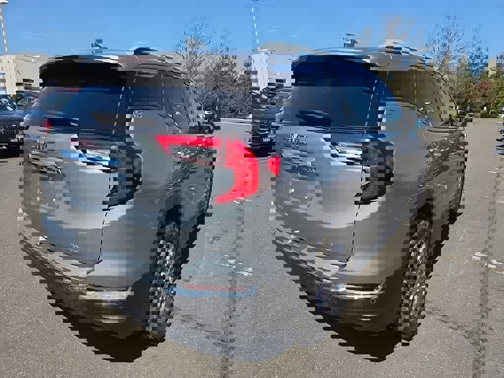 Used 2023 GMC Terrain SLT w/ Tech Package image 5