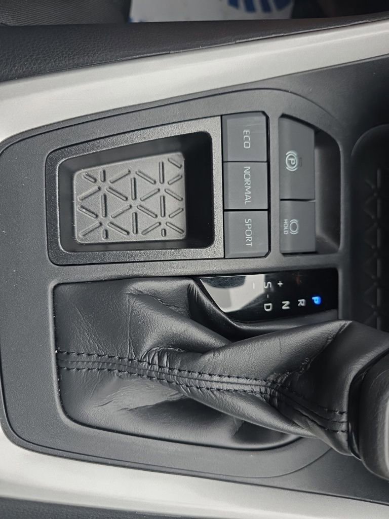 Used 2024 Toyota RAV4 XLE image 27