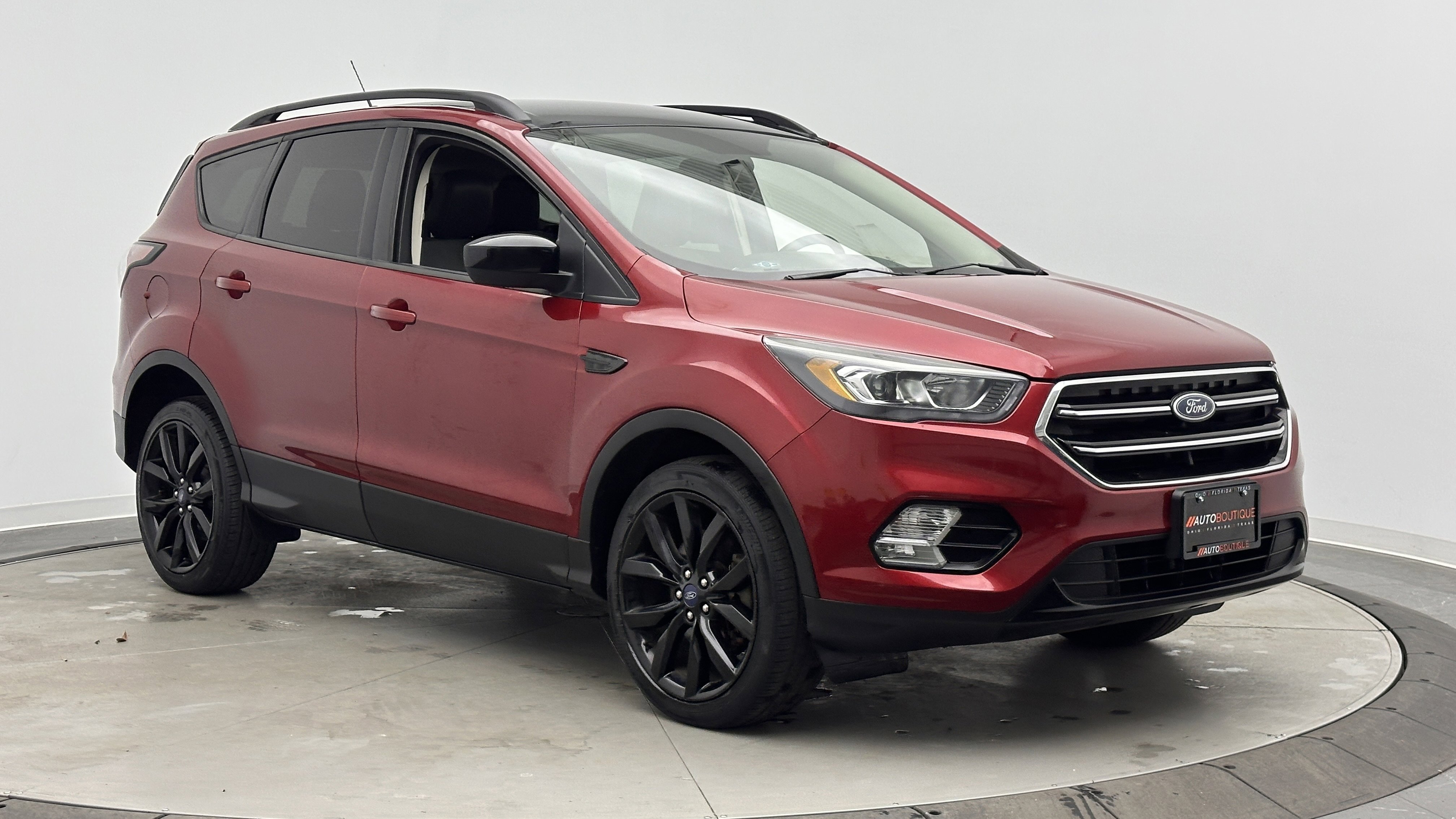 Used 2018 Ford Escape SE w/ SE Sport Appearance Package AWD/4WD image 3