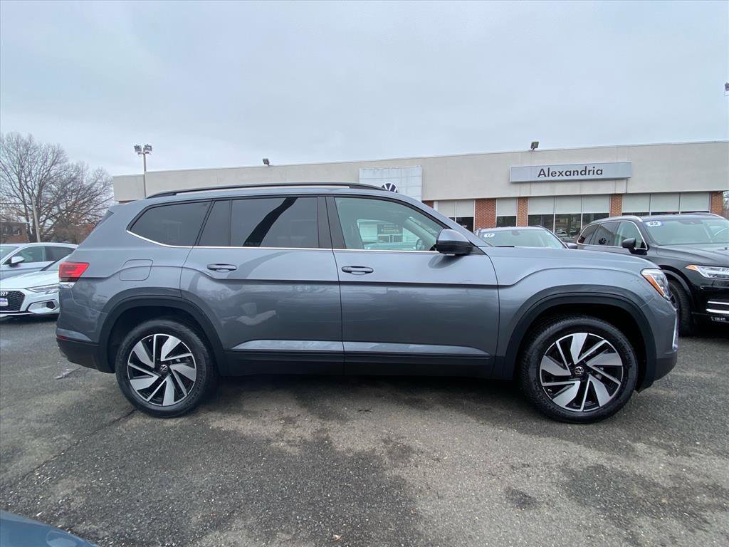 Certified 2024 Volkswagen Atlas SE image 2