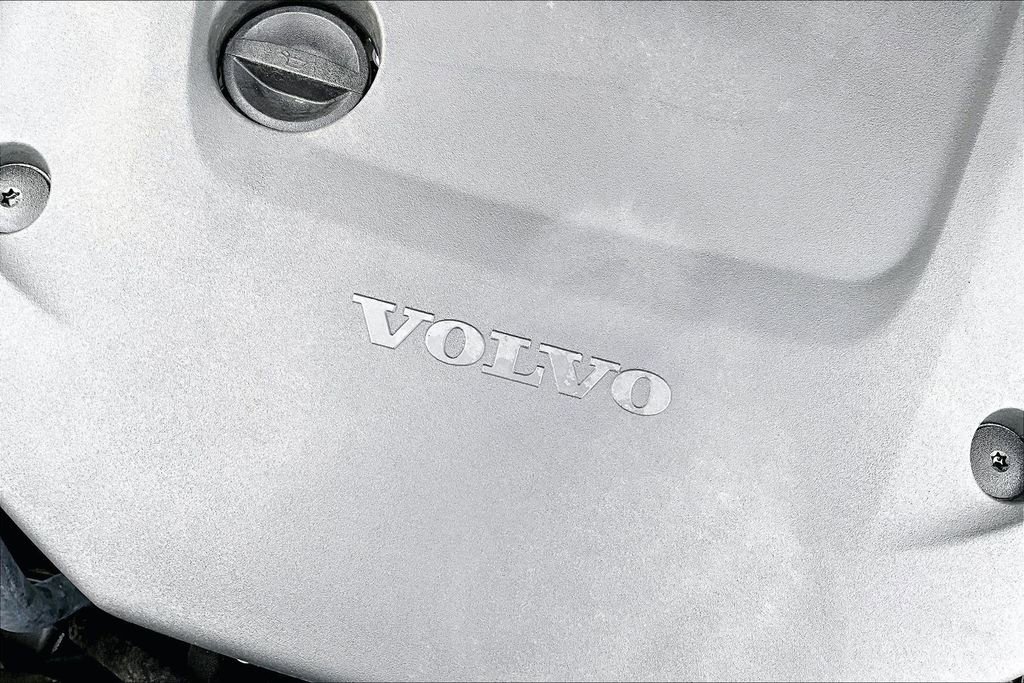 Certified 2025 Volvo XC90 B6 Plus image 31