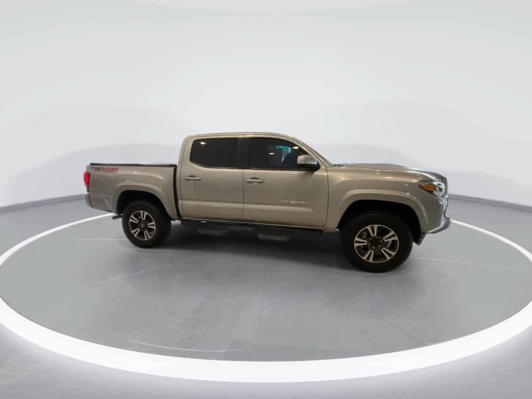 Certified 2019 Toyota Tacoma TRD Sport AWD/4WD image 9