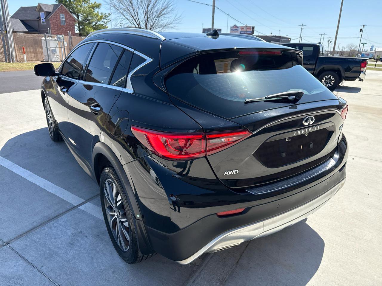 Used 2017 INFINITI QX30 Premium w/ Navigation Package image 13