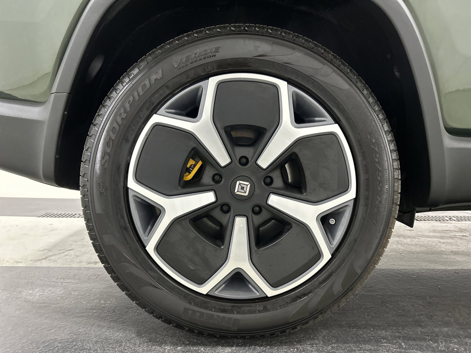 Used 2023 Rivian R1S Adventure image 12