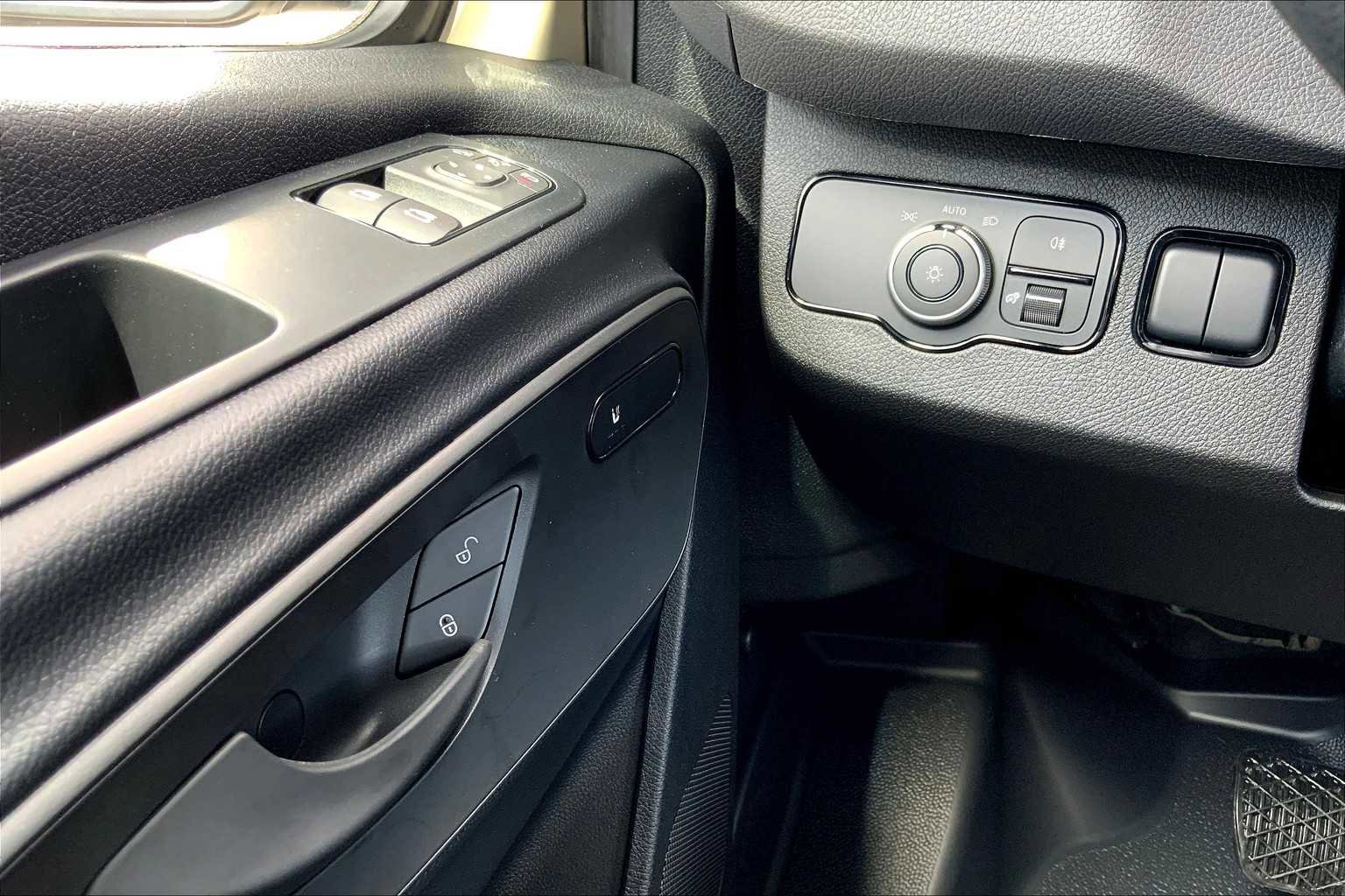 Used 2025 Mercedes-Benz Sprinter 2500 image 23