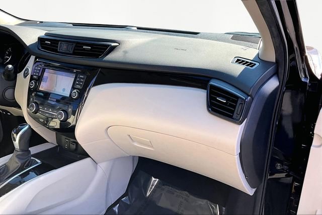 Used 2017 Nissan Rogue Sport SV w/ SV Premium Package image 18