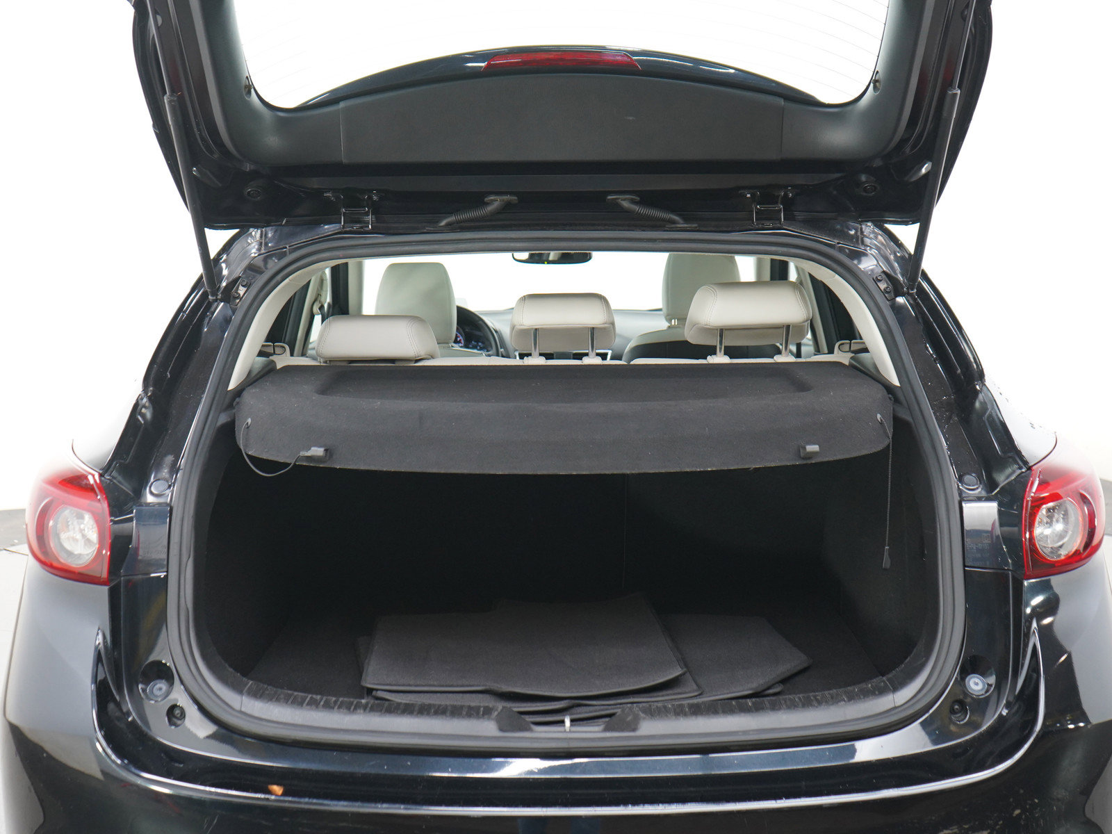 Used 2017 MAZDA MAZDA3 Grand Touring w/ Premium Equipment Package FWD image 16