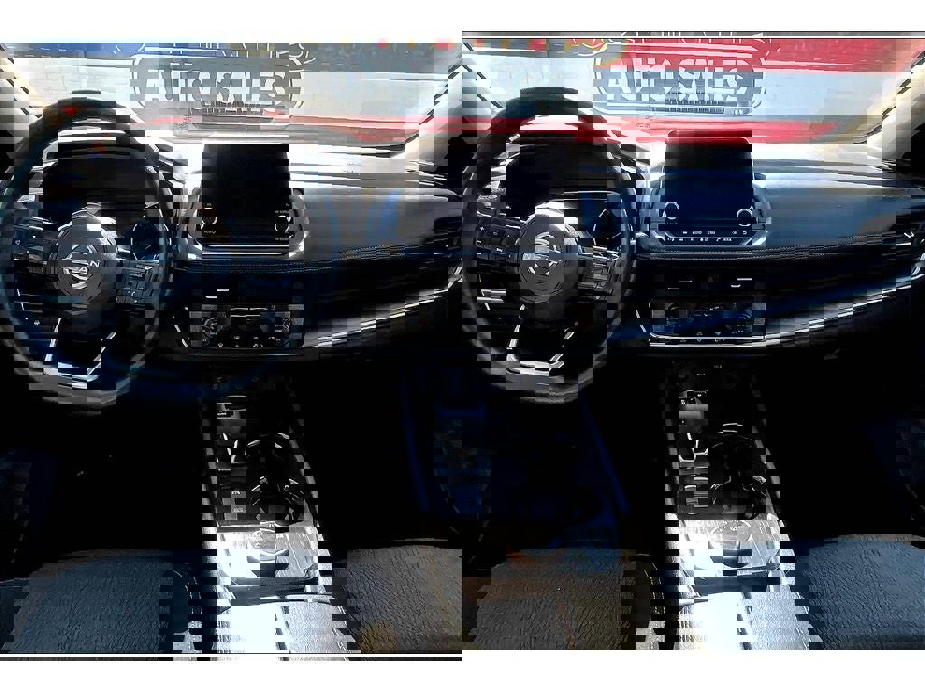 Used 2024 Nissan Rogue SV image 16