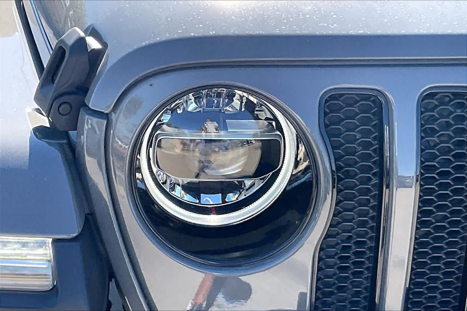 Used 2020 Jeep Wrangler Unlimited Sahara AWD/4WD image 27