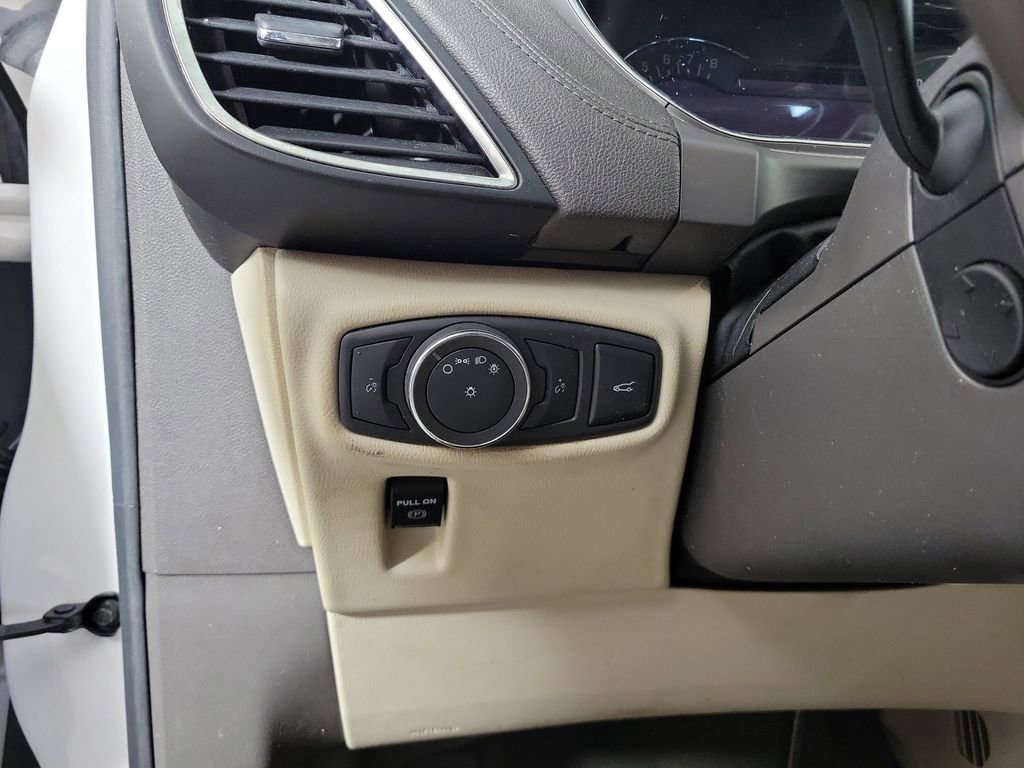 Used 2016 Lincoln MKX Reserve w/ Technology Package FWD image 13