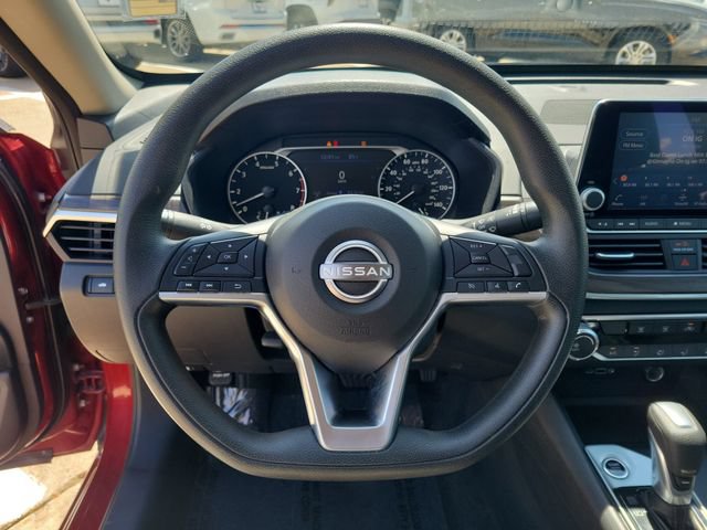 Used 2025 Nissan Altima 2.5 SV FWD image 17