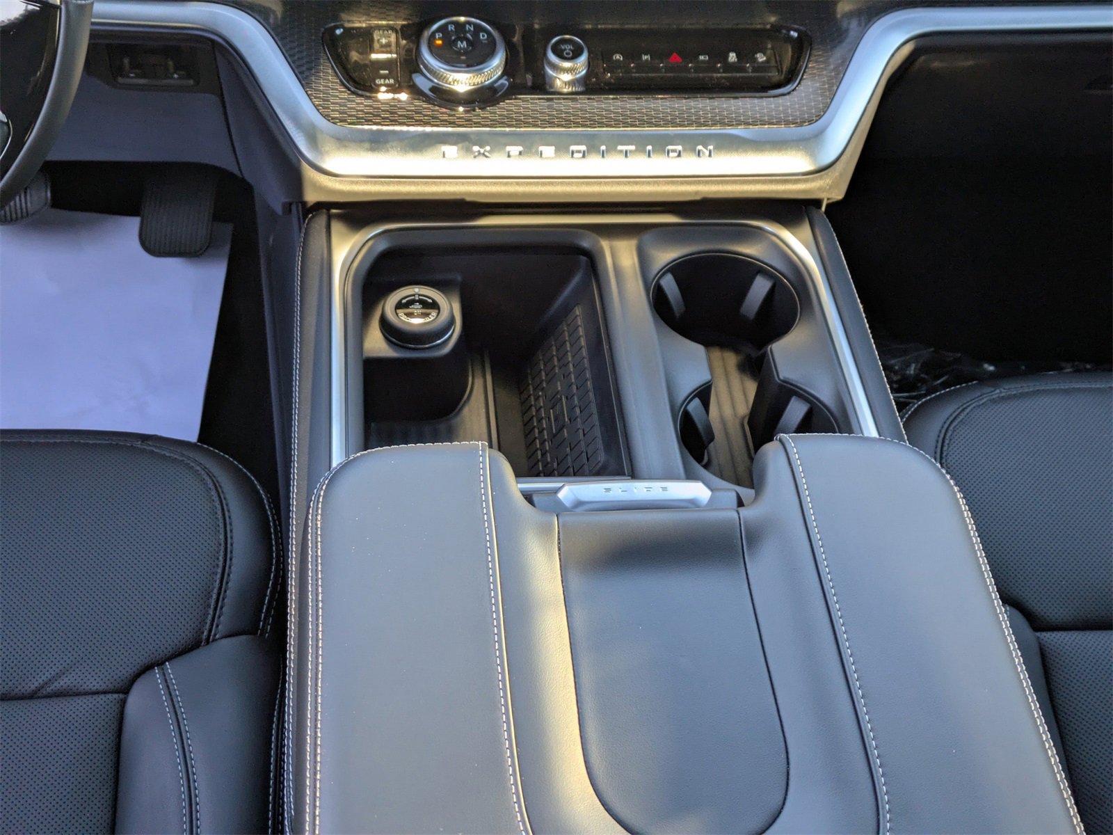 New 2025 Ford Expedition Platinum w/ Stealth Performance Package image 24