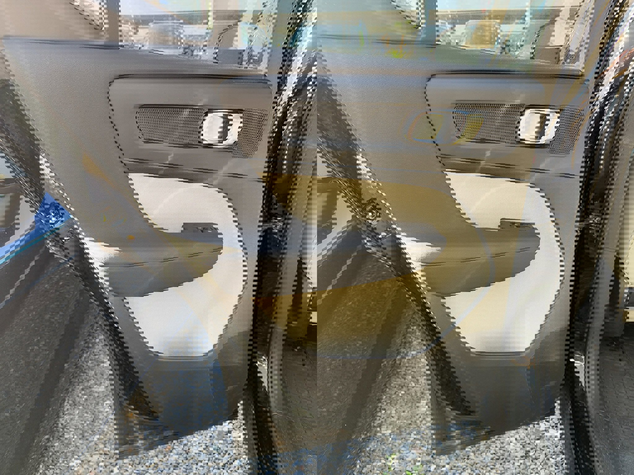 Certified 2023 Volvo XC40 B5 Plus w/ Climate Package image 27