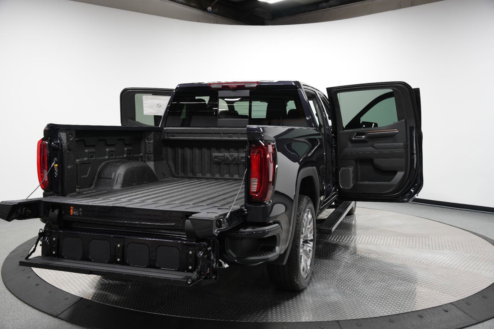 New 2026 GMC Sierra 1500 Denali w/ Denali Reserve Package image 14