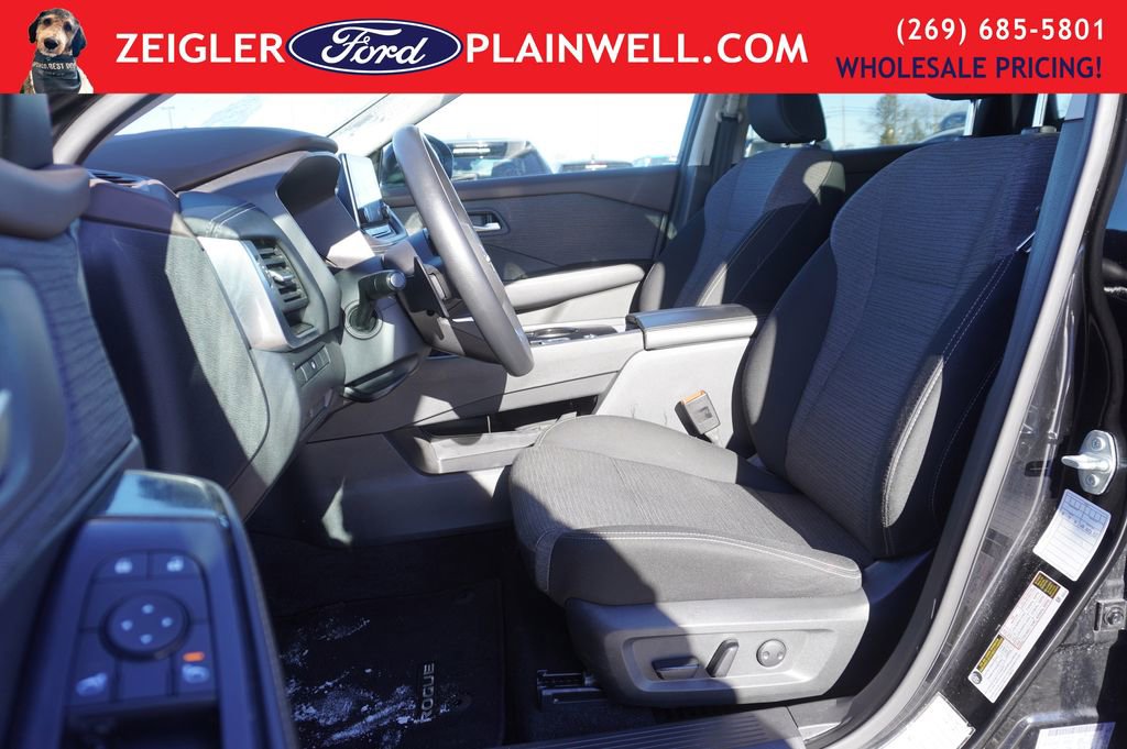 Used 2023 Nissan Rogue SV image 16