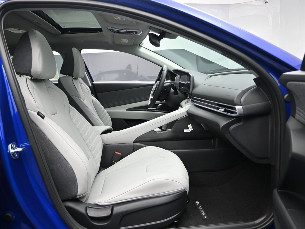 New 2026 Hyundai Elantra Limited image 32