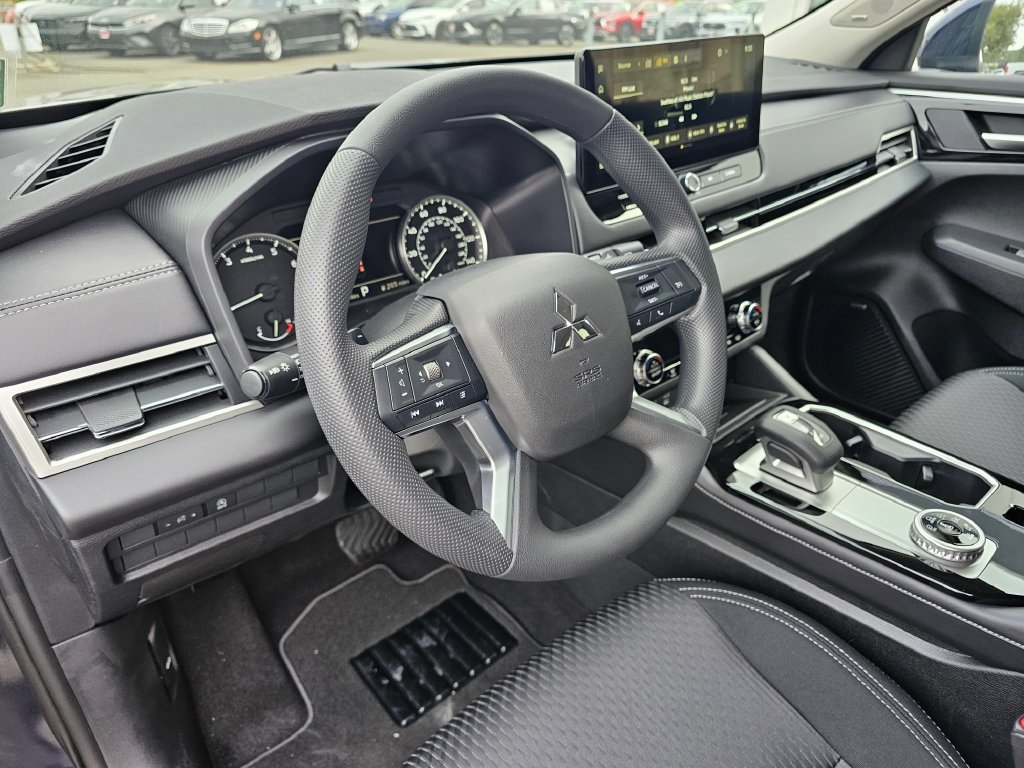 New 2026 Mitsubishi Outlander ES AWD/4WD image 17