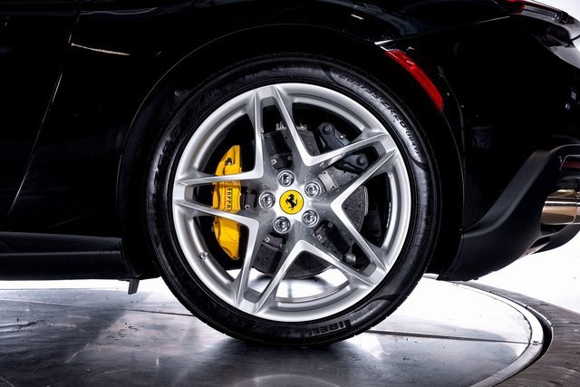 Used 2024 Ferrari Roma Spider image 18