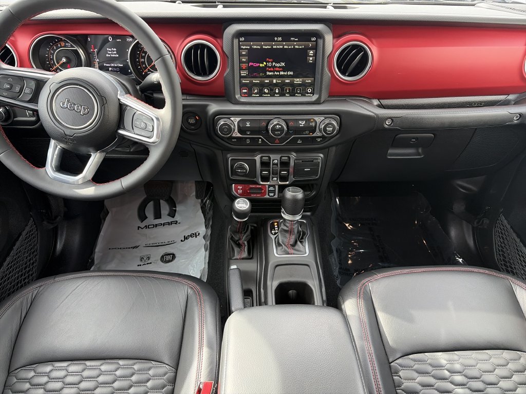 Used 2023 Jeep Gladiator Rubicon AWD/4WD image 13