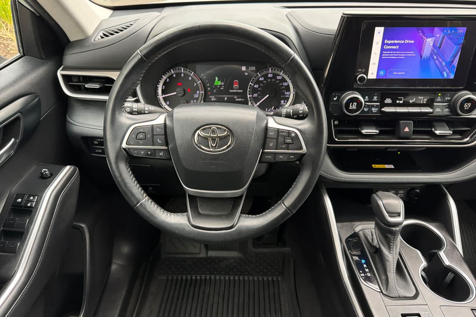 Used 2023 Toyota Highlander XLE AWD/4WD image 14