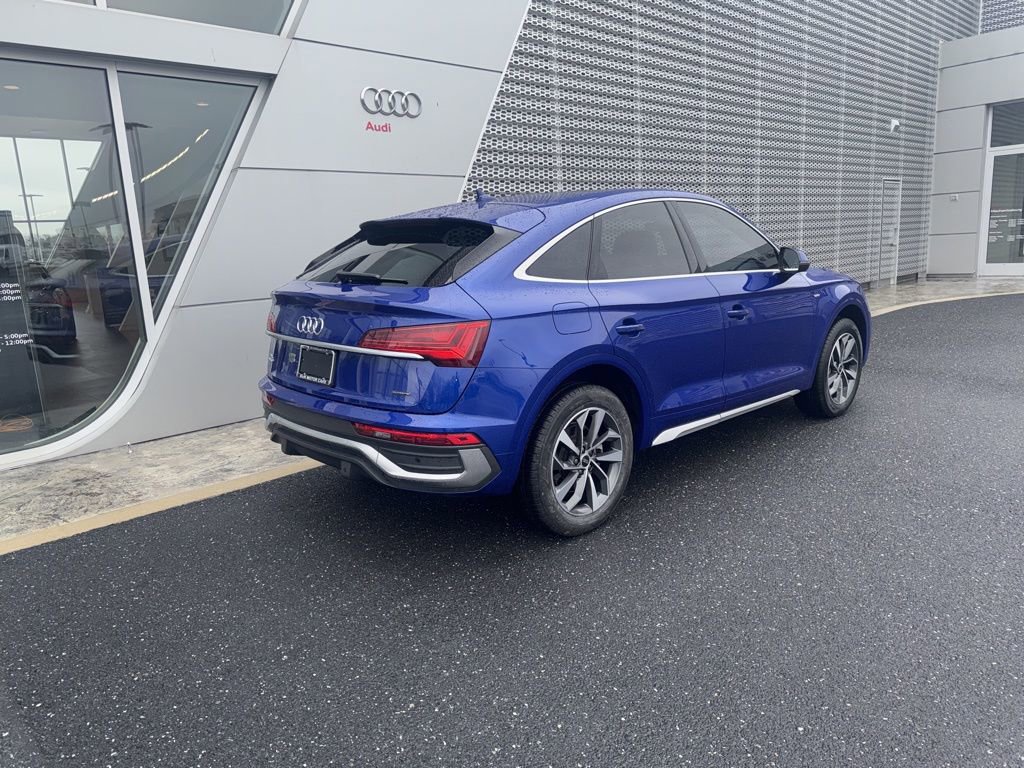 Used 2023 Audi Q5 2.0T Premium w/ Convenience Package image 3