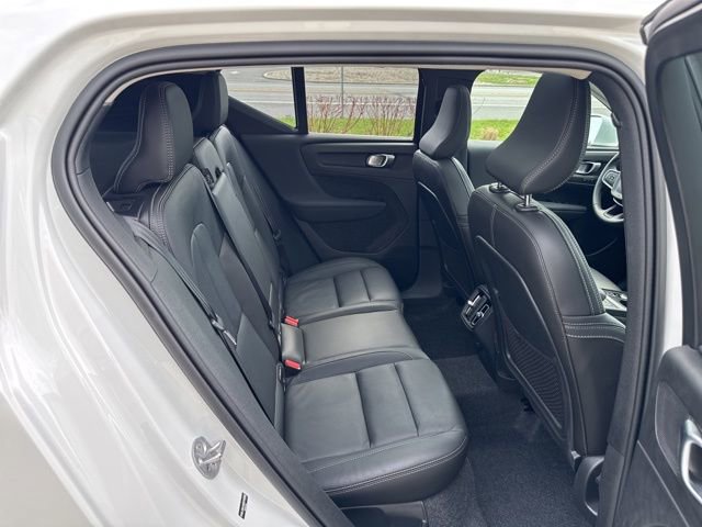 Certified 2025 Volvo XC40 B5 Core image 12