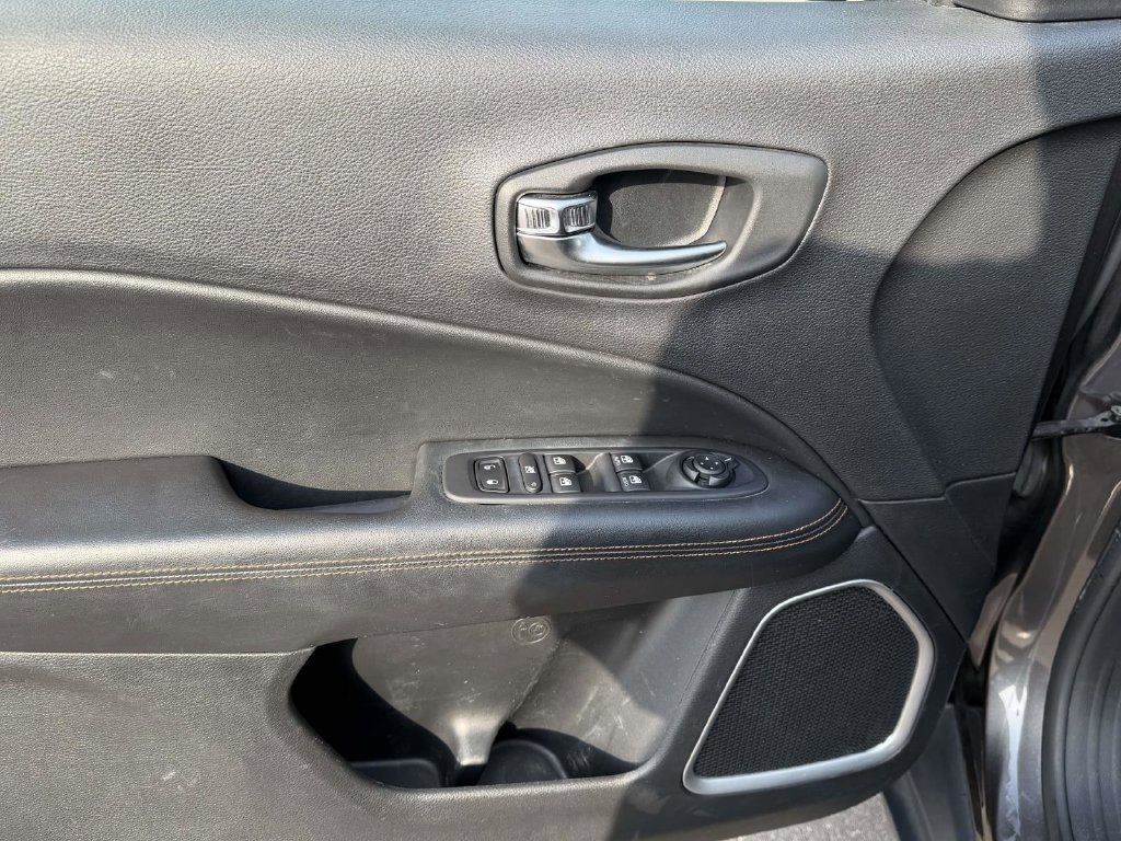 Used 2019 Jeep Compass Limited AWD/4WD image 17
